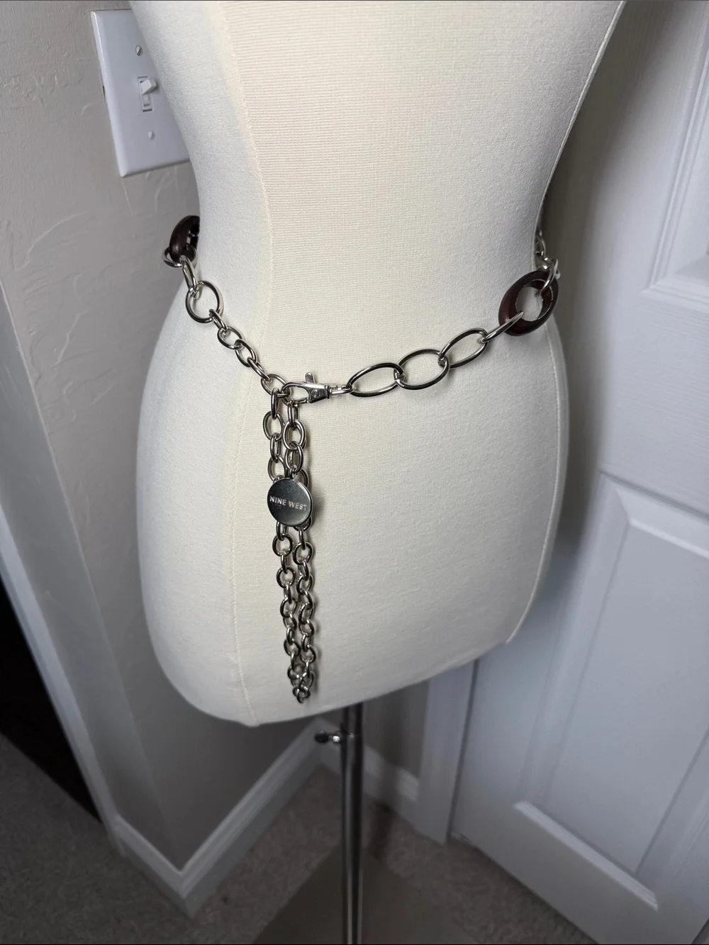 Nine west silver/ chrome and wood links chain belt fully adjustable